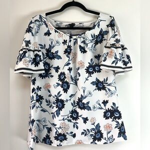 Ann Taylor White & Blue Floral Pull-over Short Flowy Sleeve Blouse EUC